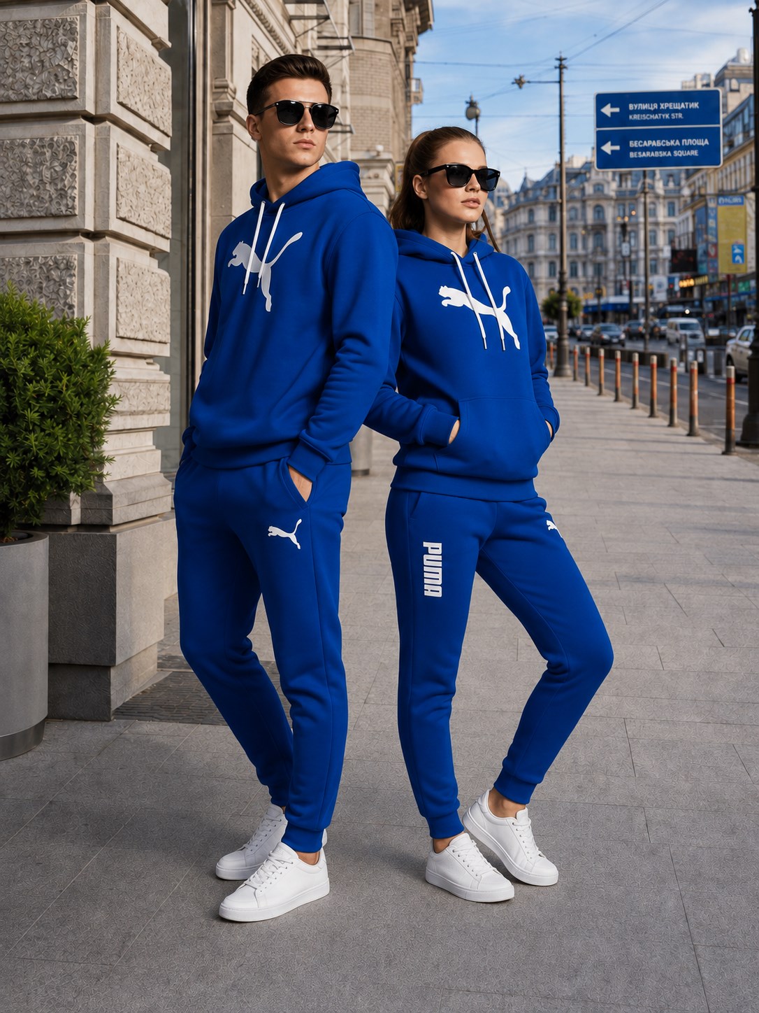 Спортивний костюм Puma кольору електрик, вигляд збоку