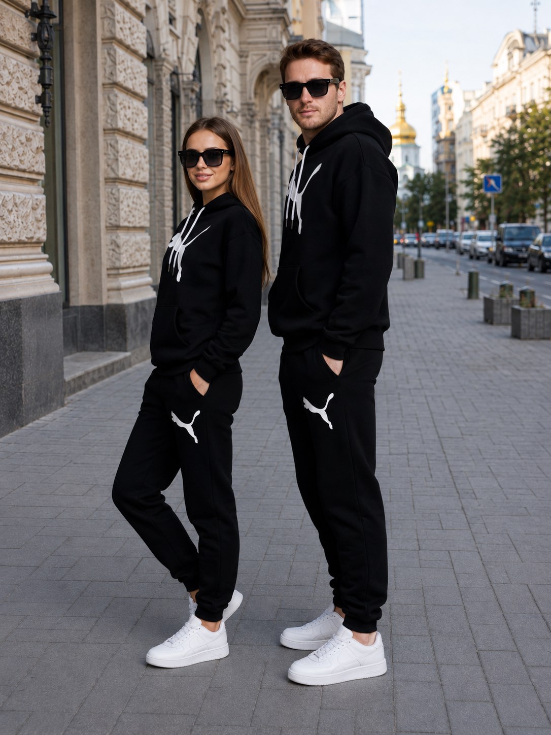 Чорний спортивний костюм Puma, вигляд збоку